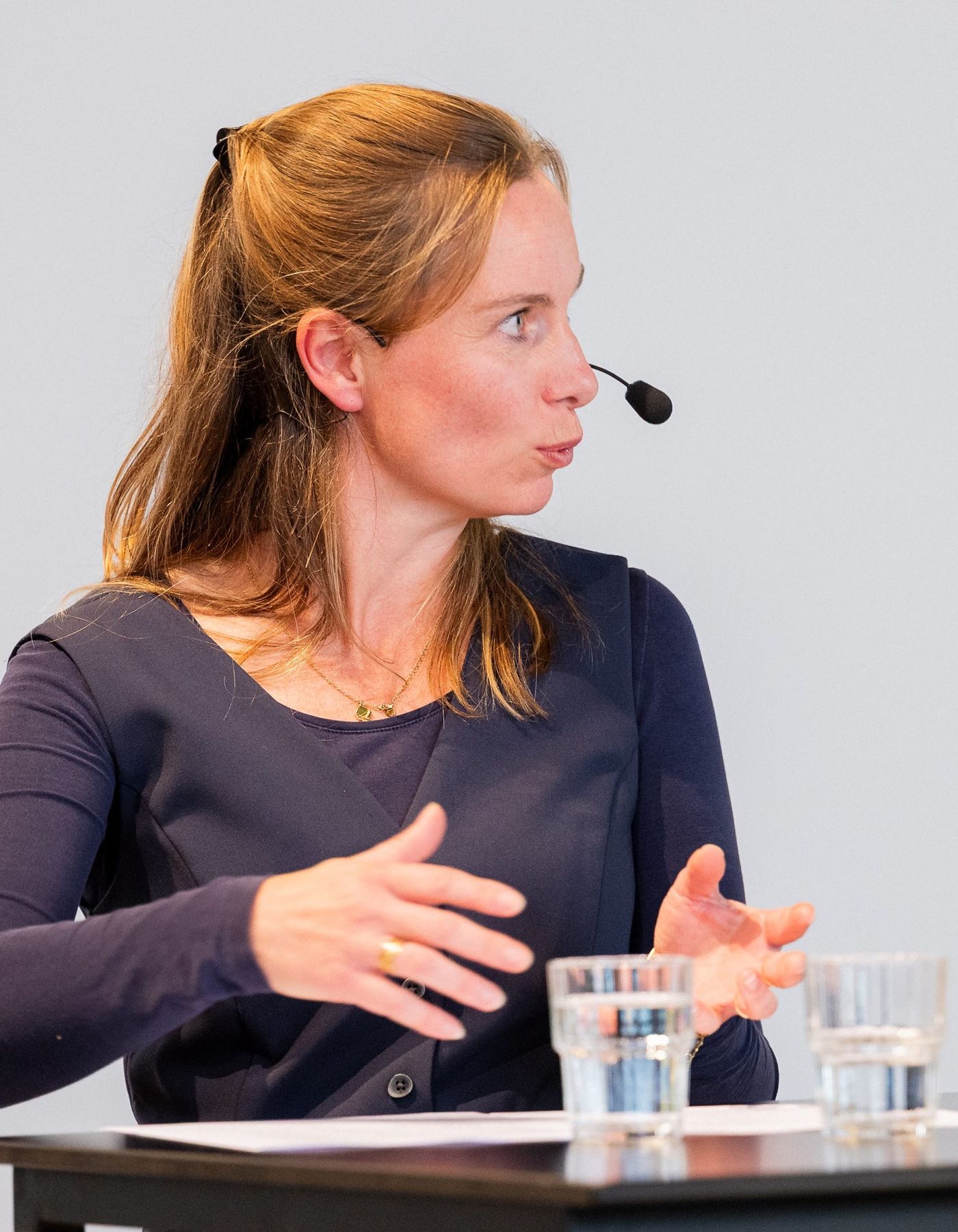 Maria Euwema modereert een panel